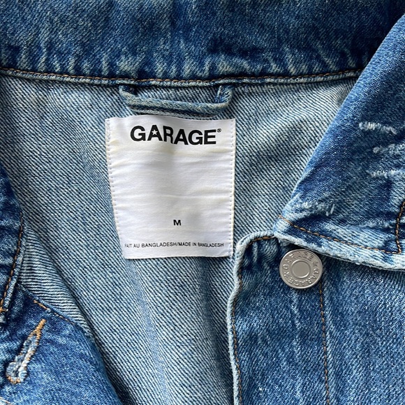 Denim jacket with a belt. - Picture 4 of 4